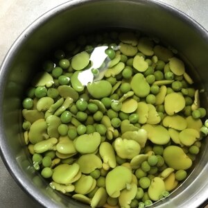 そら豆とグリーンピースの翡翠煮